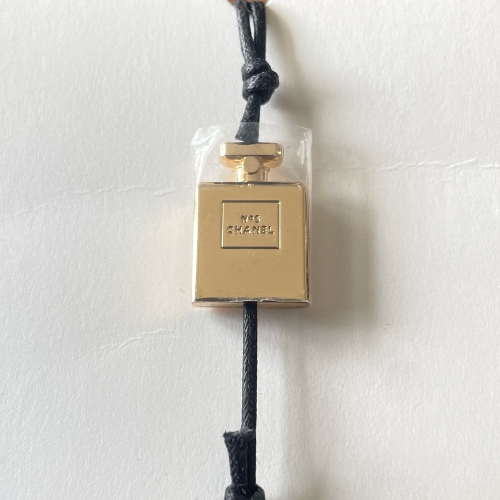 CHANEL No. 5 Accessory
